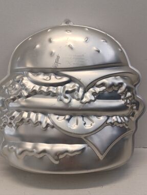 1986 Wilton Hamburger Cake Pan Party Birtday Celebration 2105-3306